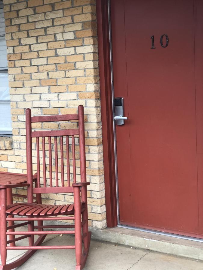 Ji11, Queen Guest Room At The Joplin Inn At The Entrance To Mountain Harbor Resort Hotel Room Mount Ida ห้อง รูปภาพ