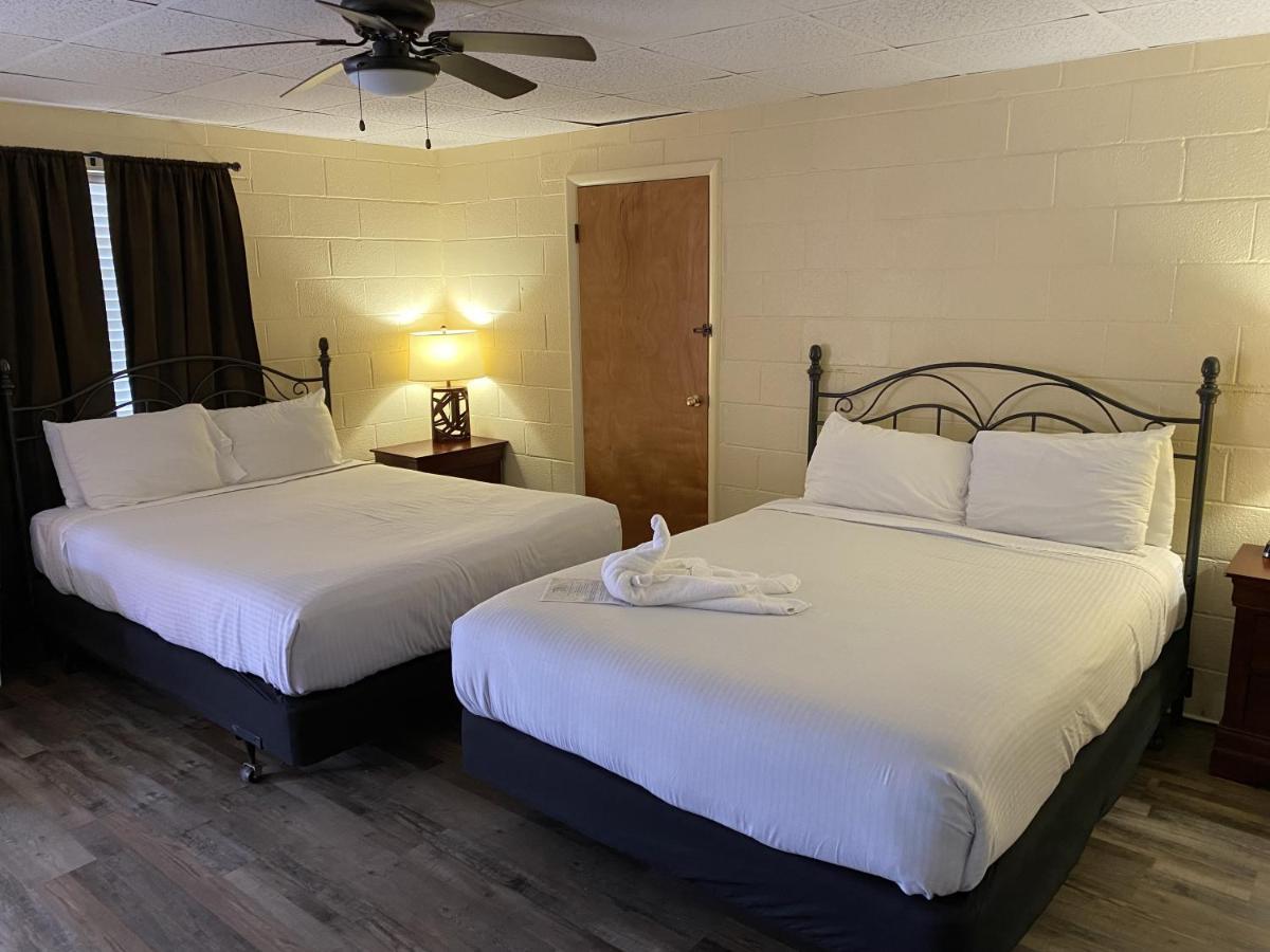 Ji11, Queen Guest Room At The Joplin Inn At The Entrance To Mountain Harbor Resort Hotel Room Mount Ida ภายนอก รูปภาพ