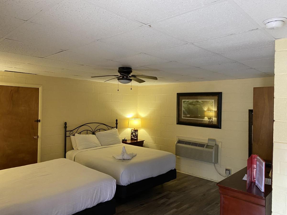 Ji11, Queen Guest Room At The Joplin Inn At The Entrance To Mountain Harbor Resort Hotel Room Mount Ida ภายนอก รูปภาพ